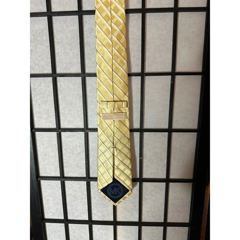 MICHAEL KORS Men's 100%‎ Silk Tie Yellow Gold